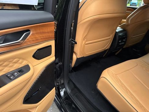 Used 2025 Jeep Grand Cherokee Summit AWD/4WD image 26