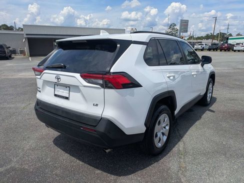 Used 2020 Toyota RAV4 LE FWD image 4
