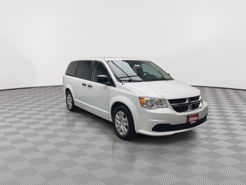 Used 2020 Dodge Grand Caravan SE w/ Rear Park Assist Package image 25