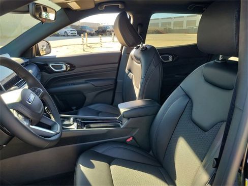 New 2026 Jeep Compass Latitude image 15