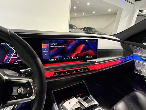 Used 2023 BMW i7 xDrive60 image 48