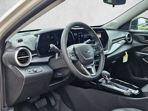 New 2026 Chevrolet Trax ACTIV w/ Sunroof Package FWD image 3