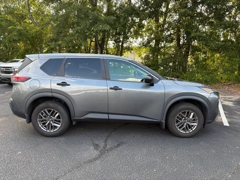 Used 2023 Nissan Rogue S AWD/4WD image 2