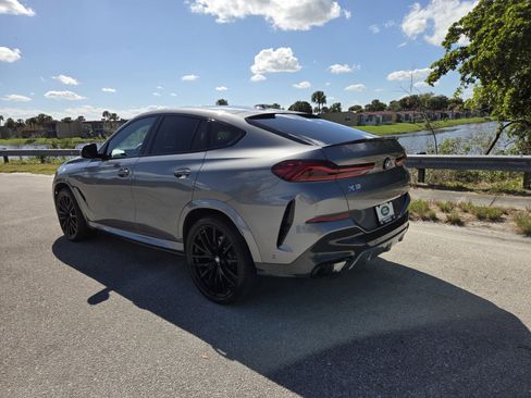 Used 2025 BMW X6 xDrive40i w/ Executive Package image 2