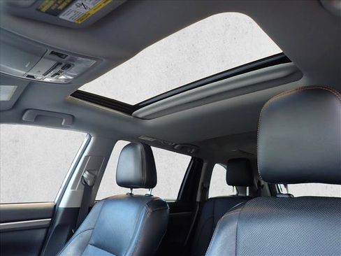 Used 2018 Toyota Highlander Limited AWD/4WD image 10