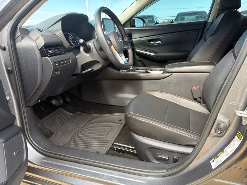 Used 2023 Nissan Sentra SR w/ SR Premium Package FWD image 16