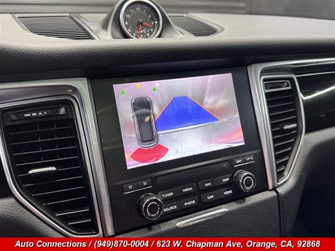 Used 2018 Porsche Macan AWD/4WD image 19