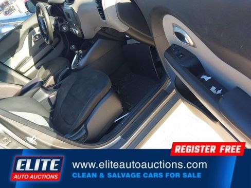 Used 2014 Kia Soul Base image 10