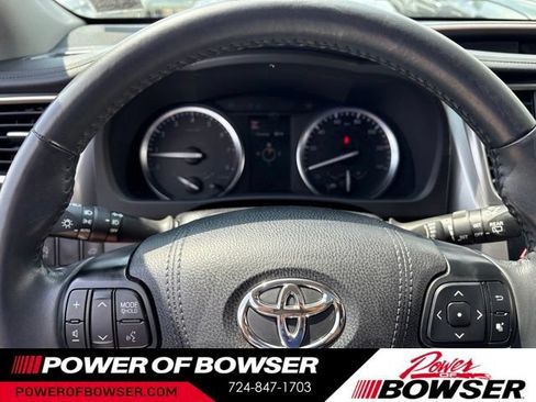 Used 2019 Toyota Highlander XLE AWD/4WD image 22