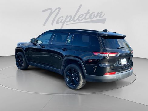 Used 2023 Jeep Grand Cherokee L Laredo RWD image 3