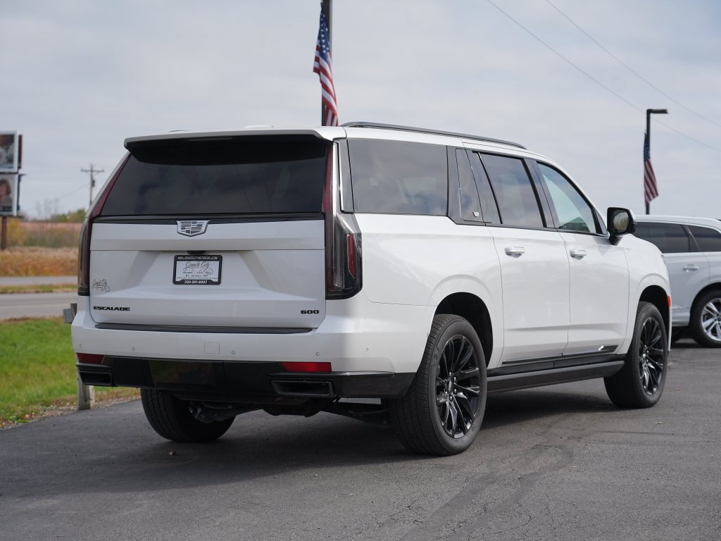 Used 2024 Cadillac Escalade ESV Sport w/ LPO, ONYX Package AWD/4WD image 3