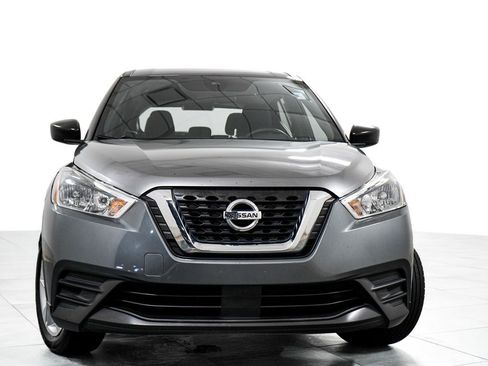 Used 2020 Nissan Kicks S FWD image 3