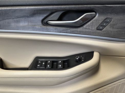 Used 2023 Jeep Grand Cherokee L Limited image 19