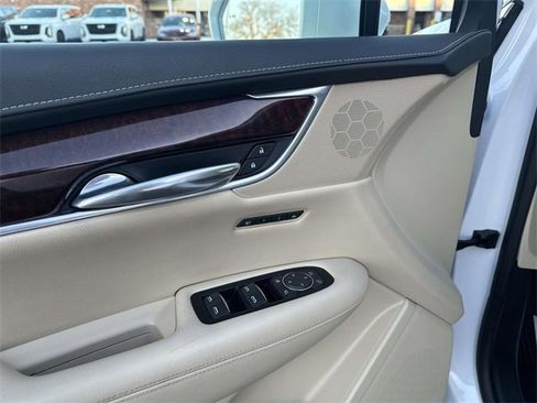 Used 2017 Cadillac XT5 Luxury w/ Driver Awareness Package image 17