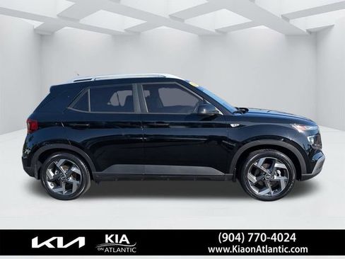 Used 2023 Hyundai Venue SEL image 2