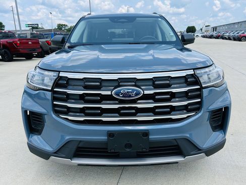Used 2025 Ford Explorer Active AWD/4WD image 38