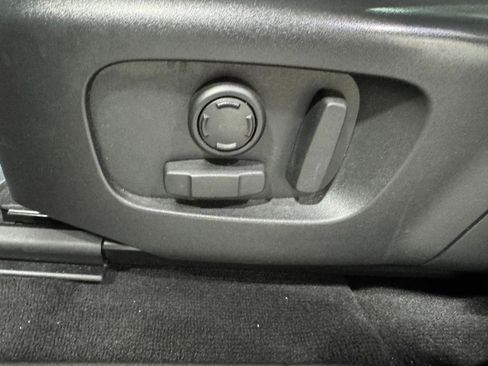 Used 2020 Land Rover Range Rover Evoque SE image 28