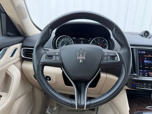 Used 2022 Maserati Levante GT AWD/4WD image 13