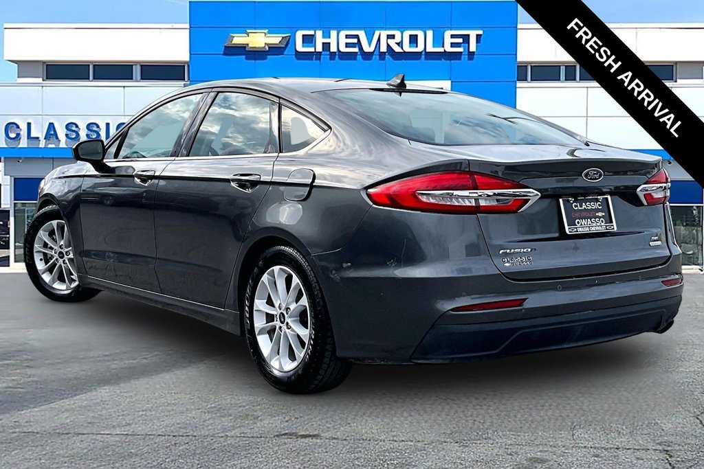 Used 2020 Ford Fusion SE FWD image 3