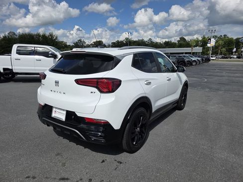 Used 2024 Buick Encore GX Sport Touring FWD image 5