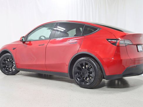 Used 2021 Tesla Model Y Long Range image 9