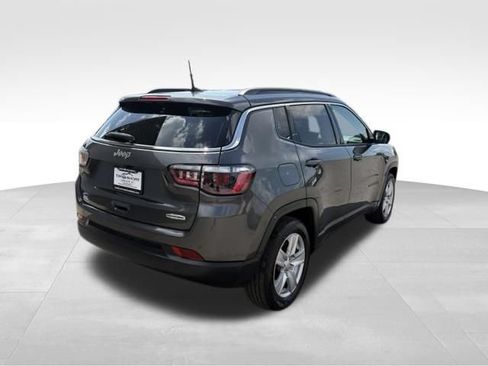 Used 2022 Jeep Compass Latitude FWD image 2