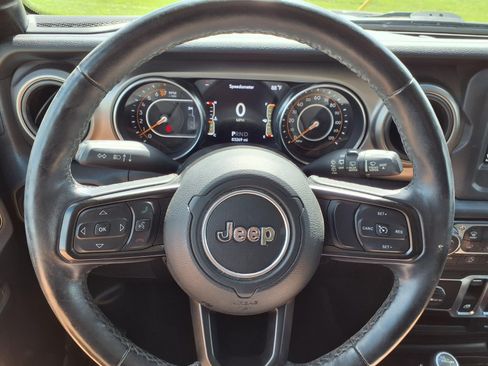 Certified 2020 Jeep Wrangler Sport AWD/4WD image 12