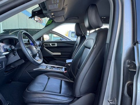 Used 2022 Ford Explorer XLT w/ Equipment Group 202A image 14