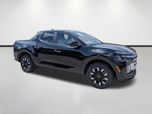 Used 2025 Hyundai Santa Cruz SE FWD image 2