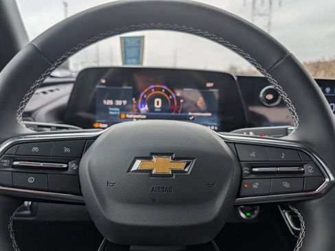 Certified 2026 Chevrolet Traverse LT w/ Sun and Wheel Package image 11