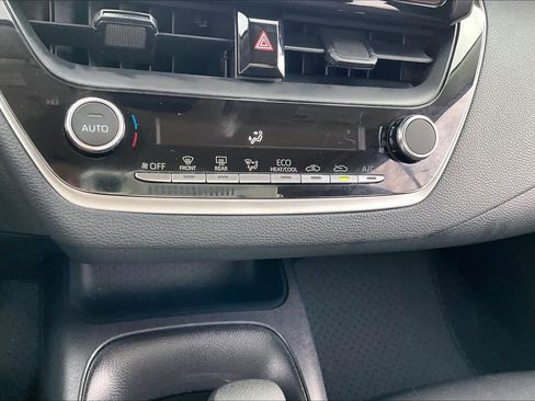 Used 2025 Toyota Corolla LE image 32