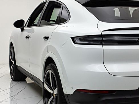 Used 2024 Porsche Cayenne Coupe AWD/4WD image 10
