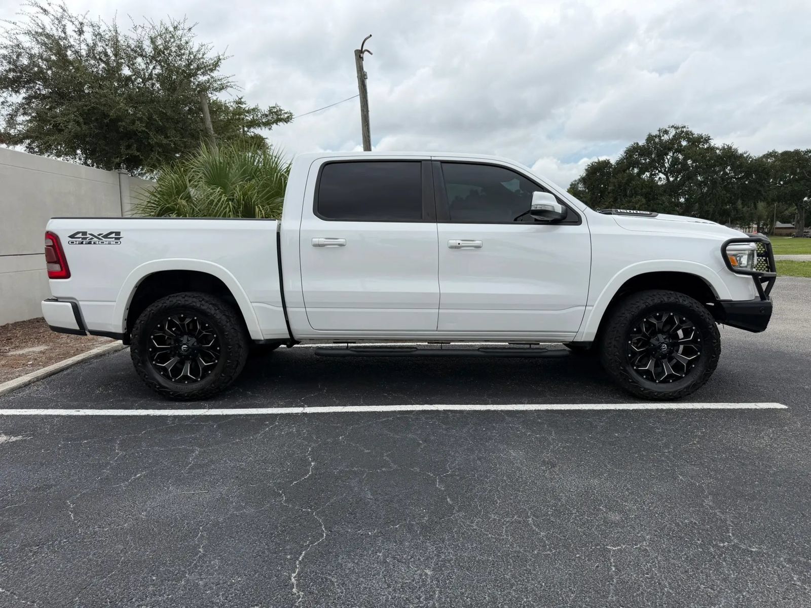 Used 2019 RAM 1500 Laramie w/ Sport Appearance Package AWD/4WD image 4