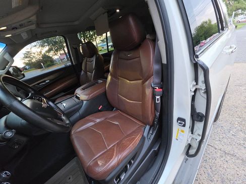 Used 2015 Cadillac Escalade Premium AWD/4WD image 11