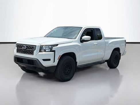 Used 2024 Nissan Frontier SV RWD image 2