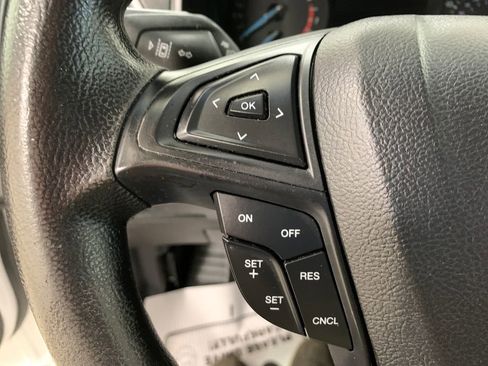 Used 2019 Ford Edge SE image 10