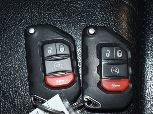 Used 2022 Jeep Wrangler Unlimited Sahara w/ Cold Weather Group image 21