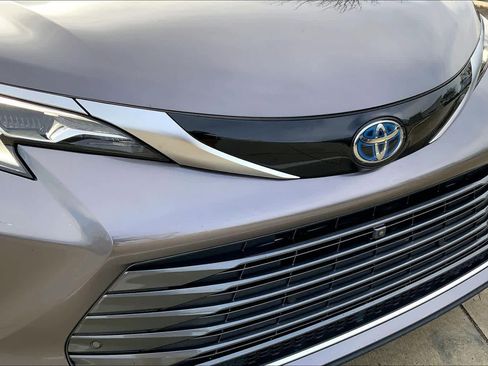 Certified 2021 Toyota Sienna Platinum image 61