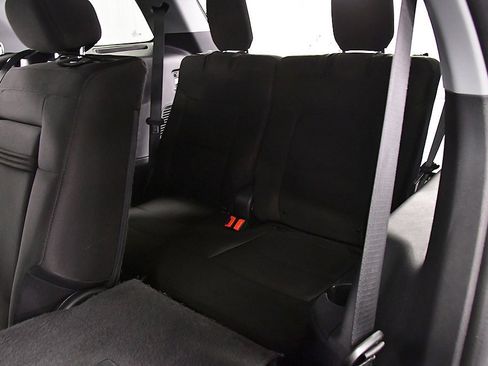 Used 2022 Ford Explorer XLT image 29