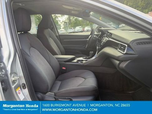 Used 2018 Toyota Camry LE FWD image 35