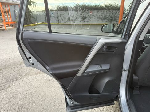 Used 2016 Toyota RAV4 LE image 13