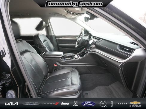 Used 2023 Jeep Grand Cherokee L Limited w/ Luxury Tech Group II image 23