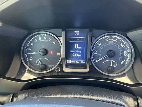 Used 2017 Toyota Tacoma TRD Off-Road image 22