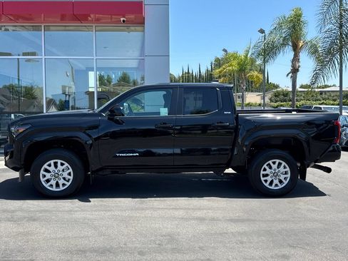 Certified 2024 Toyota Tacoma SR5 AWD/4WD image 9