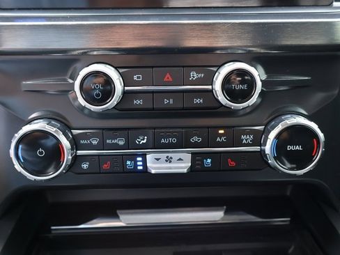 Certified 2025 Ford F350 Lariat w/ Chrome Package image 28