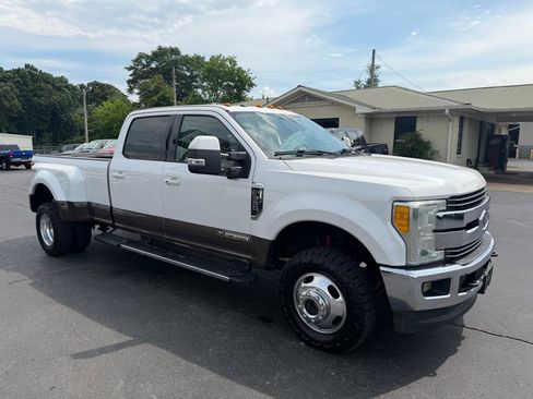 Used 2017 Ford F350 Lariat w/ Lariat Ultimate Package AWD/4WD image 3