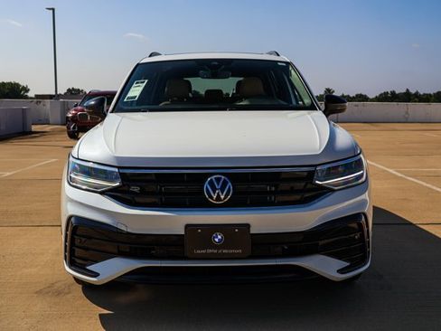 Used 2024 Volkswagen Tiguan SE R-Line AWD/4WD image 2