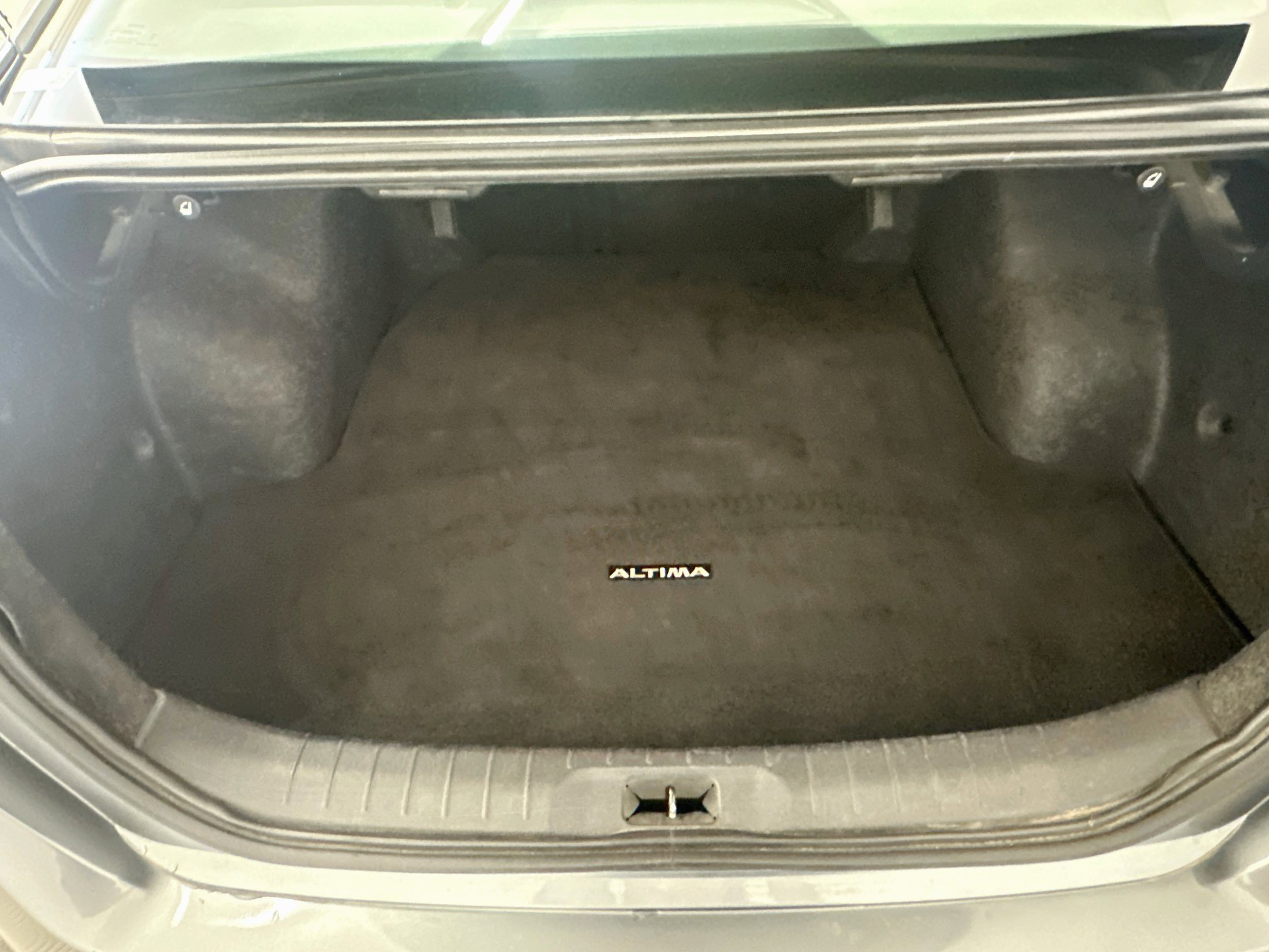 Used 2025 Nissan Altima 2.5 SV FWD image 29