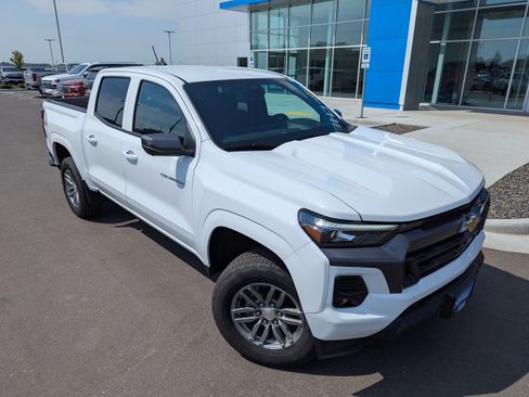 New 2025 Chevrolet Colorado LT w/ LT Convenience Package image 2