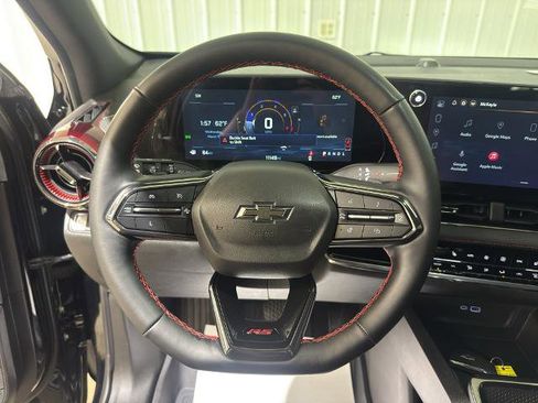 Used 2025 Chevrolet Equinox RS image 3